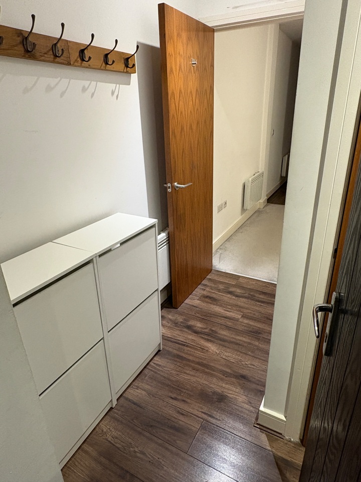 Studio Flat, Fabrick Square, B12 photo 4