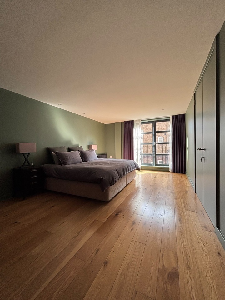 2 Bed Flat, Bateman's Row, EC2A photo 5