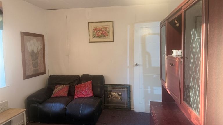 2 Bed Flat, Birch Lane, M13 photo 5