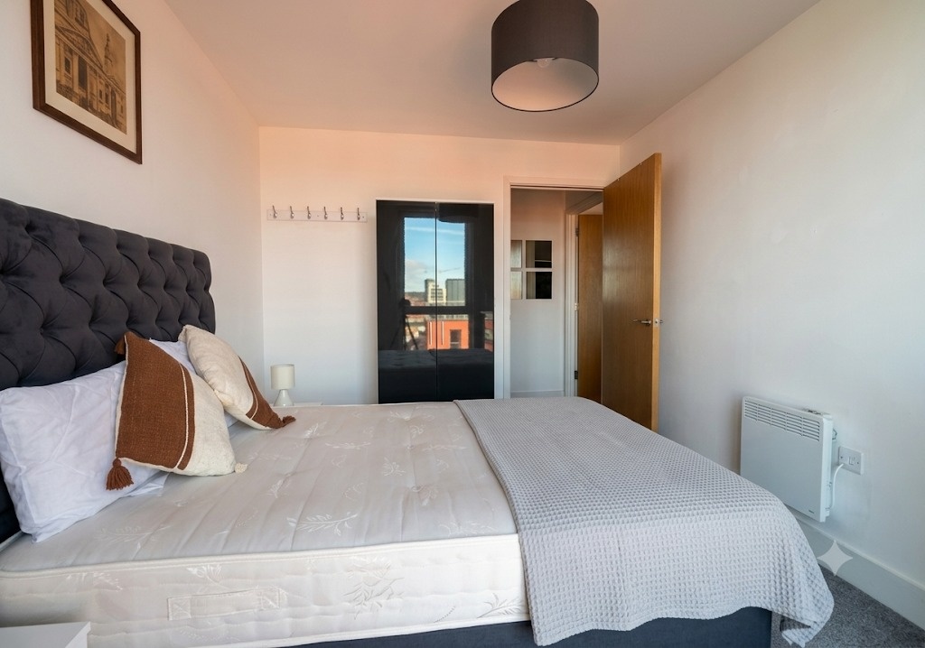 2 Bed Flat, Adelphi St, M3 photo 3