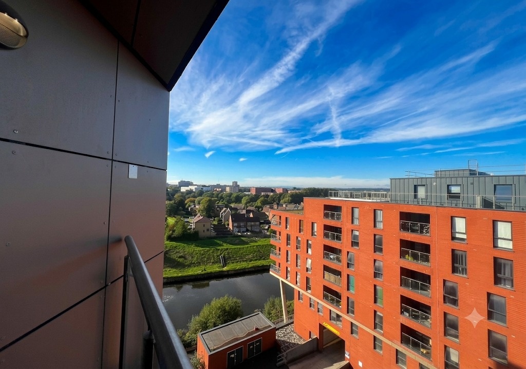 2 Bed Flat, Adelphi St, M3 photo 2