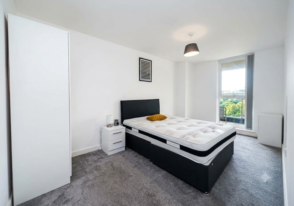 2 Bed Flat, Adelphi St, M3 photo 2