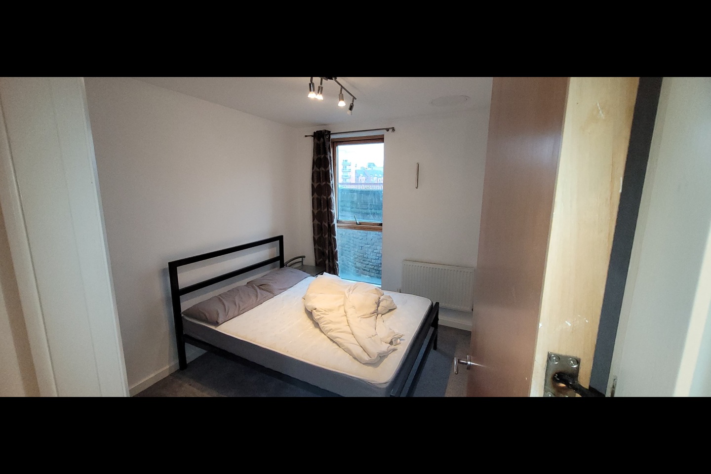 2 Bed Flat, St James Quay, LS10 photo 3