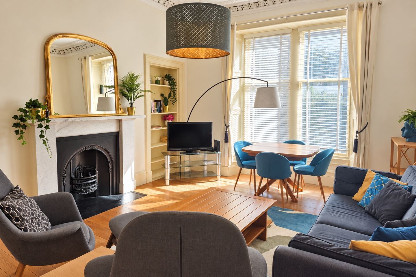 2 Bed Flat, Teviot Place, EH1