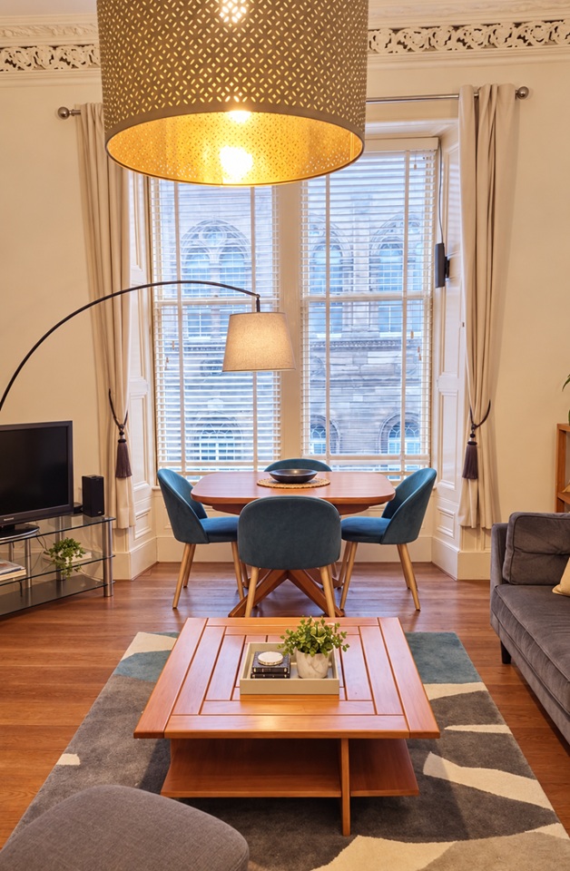 2 Bed Flat, Teviot Place, EH1 photo 3