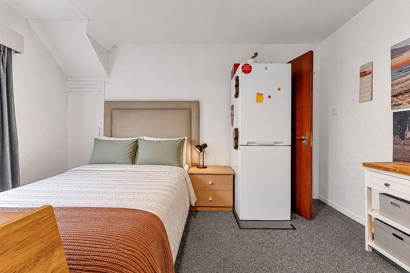 2 Bed Flat, Otley Old Road, LS16 photo 4