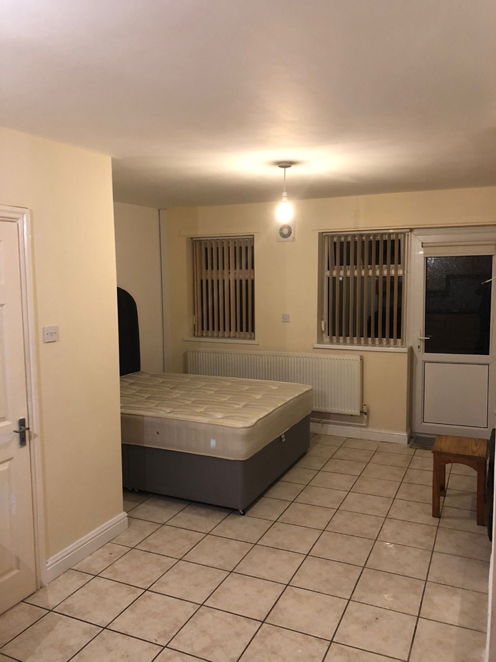Studio Flat, Springcroft Road, B11