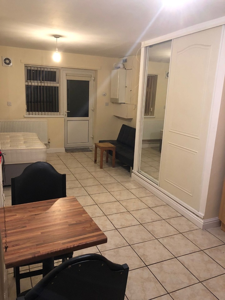 Studio Flat, Springcroft Road, B11 photo 4