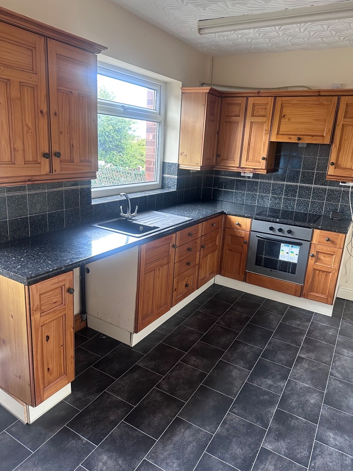 2 Bed Semi-Detached House, Masters Crescent, S5 photo 3