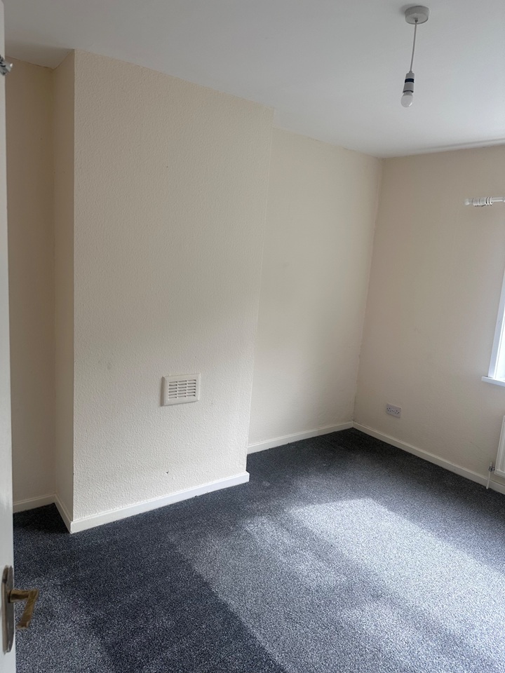 2 Bed Semi-Detached House, Masters Crescent, S5 photo 5
