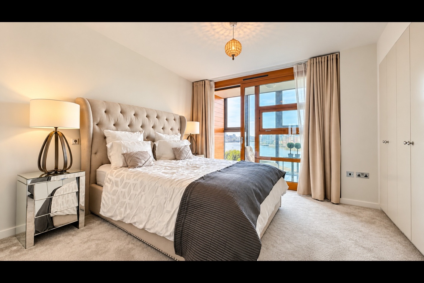 3 Bed Flat, Lombard Road, SW11 photo 3