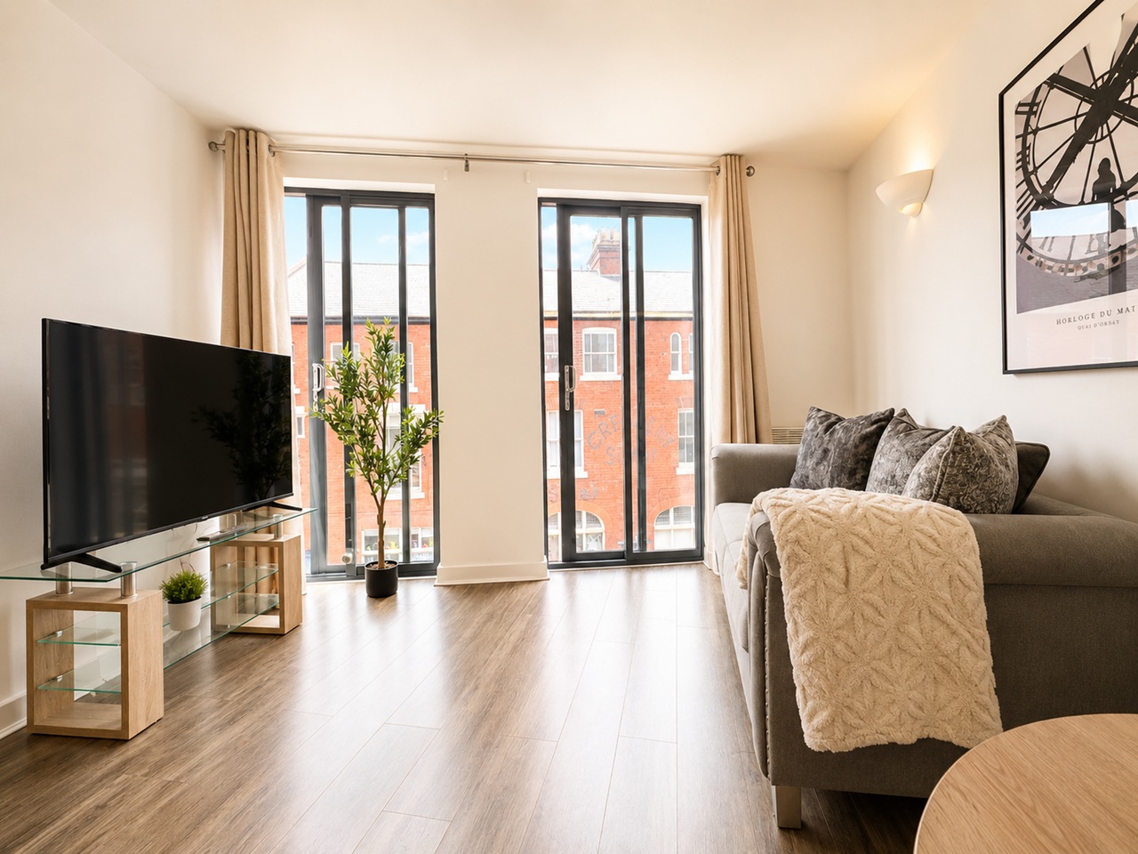 1 Bed Flat, Spencer Point, B18 photo 2