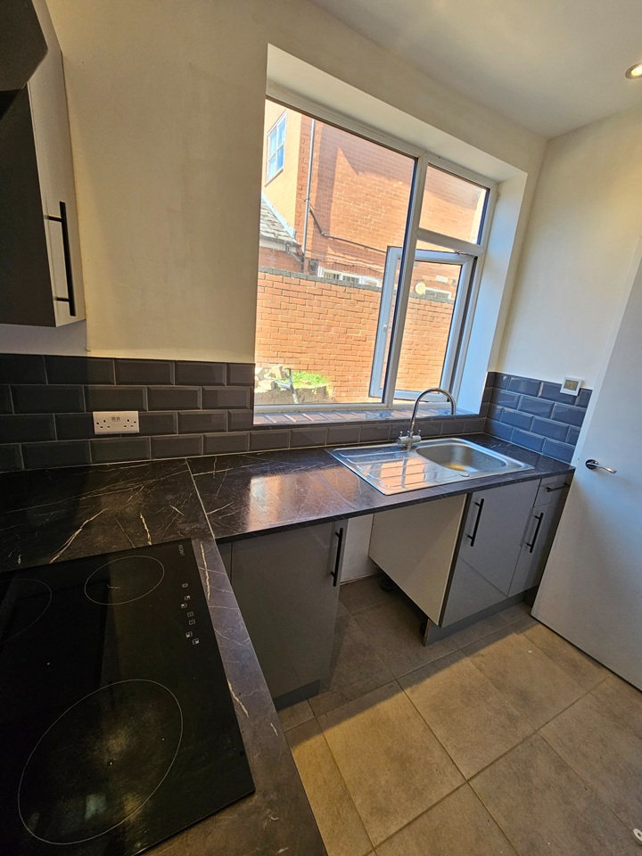1 Bed Flat, Allesley Old Road, CV5 photo 2