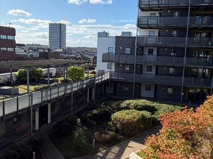 2 Bed Flat, River Quarter, SR1