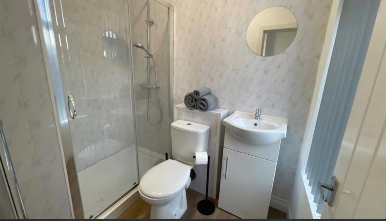 Room in a Shared House, Morecroft Road, CH42 photo 4