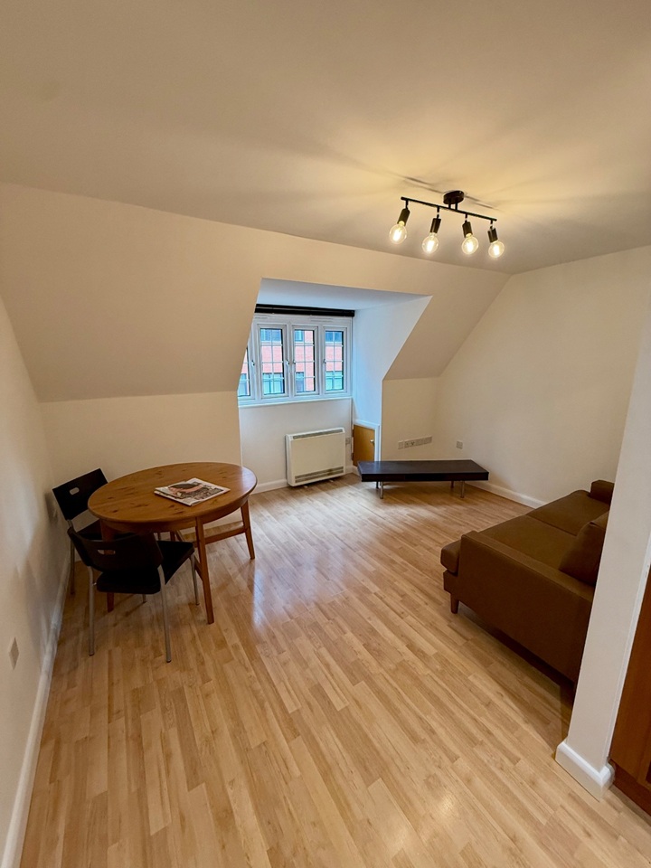 1 Bed Flat, New Market St, B3 photo 2