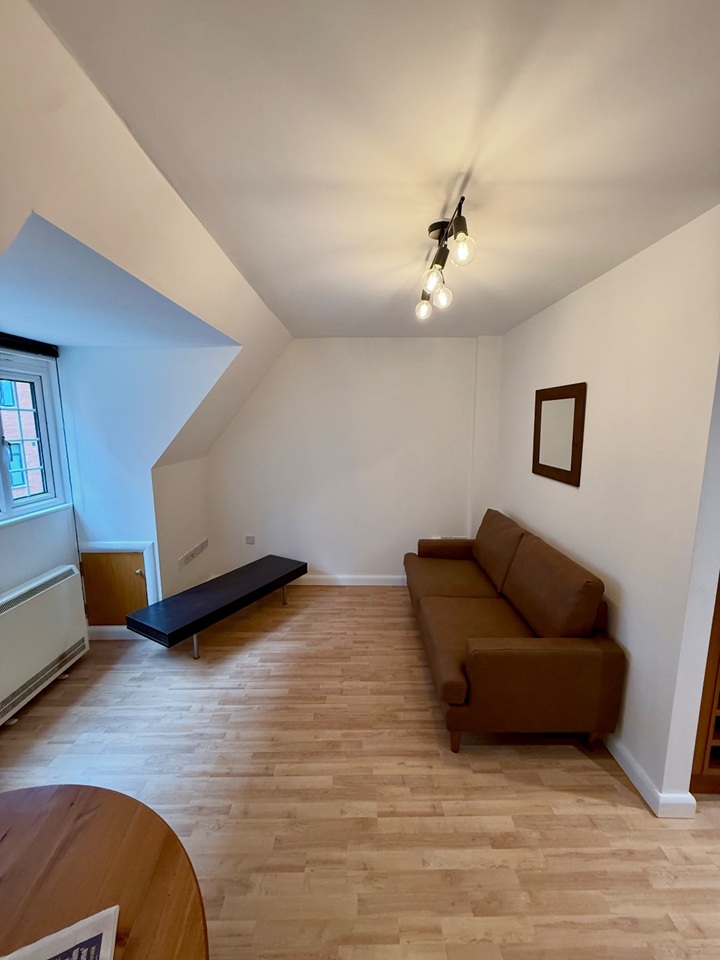 1 Bed Flat, New Market St, B3 photo 3