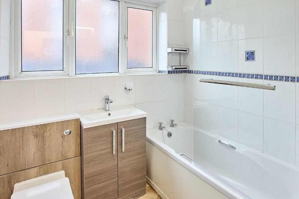 2 Bed Flat, Mansfield Road, NG1 photo 4