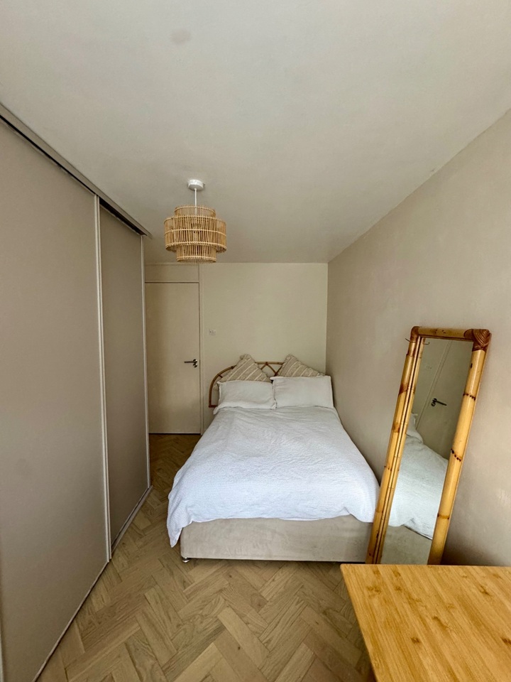 Room in a Shared Flat, Great Western Road, W11