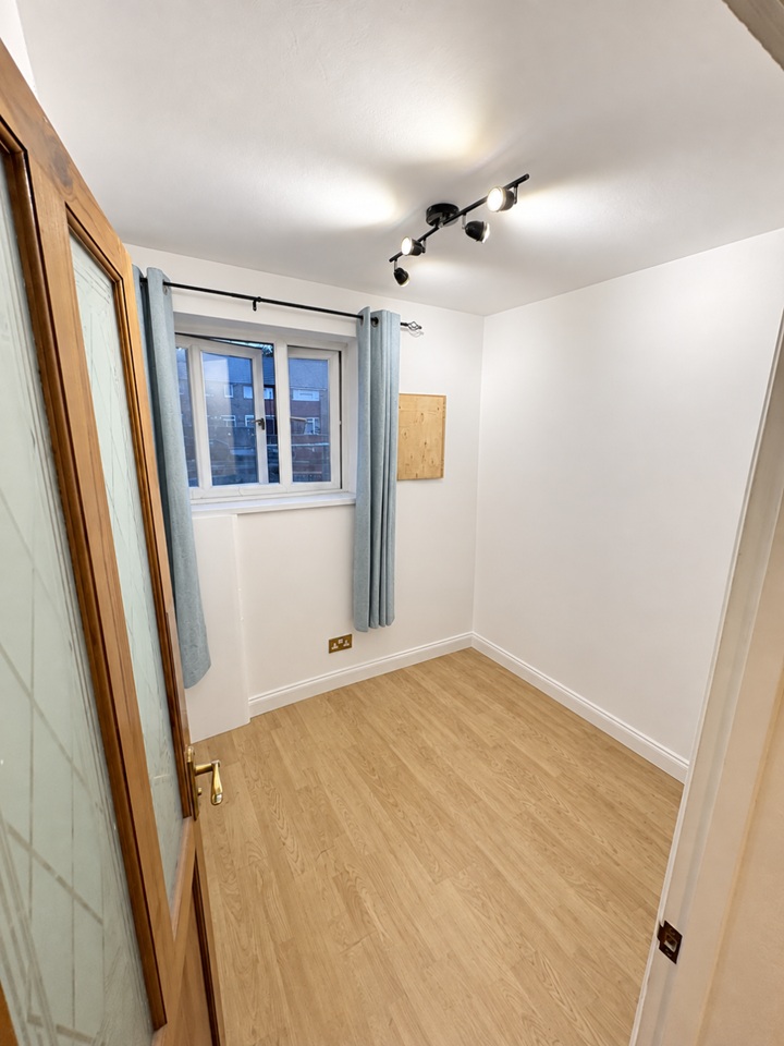 2 Bed Flat, Beechley Drive, CF5 photo 4