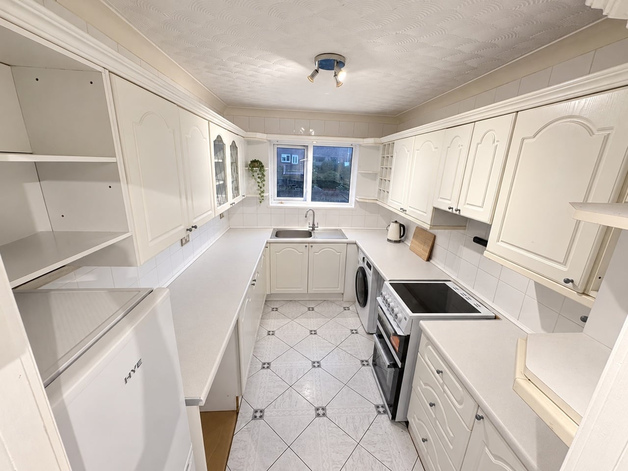 2 Bed Flat, Beechley Drive, CF5