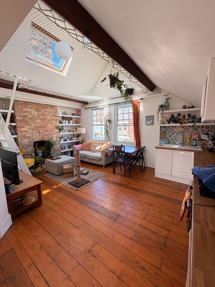 2 Bed Flat, Trent Road, SW2