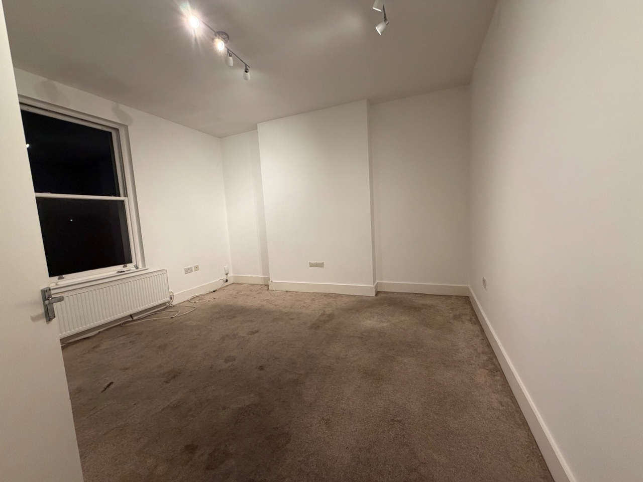 2 Bed Flat, Holloway Road, N19 photo 3