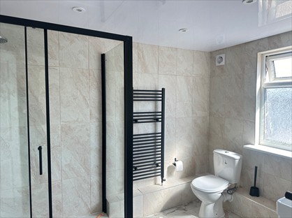 Room in a Shared House, Queen's Drive, L13