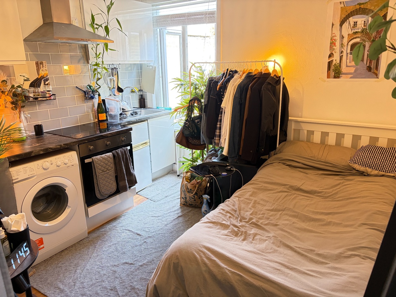 Studio Flat, Very Near Warwick Road Area, SW5