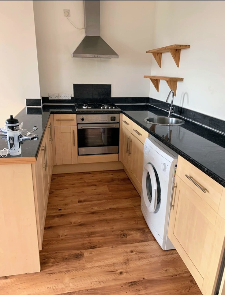 1 Bed Flat, Bath Road, RG1 photo 2