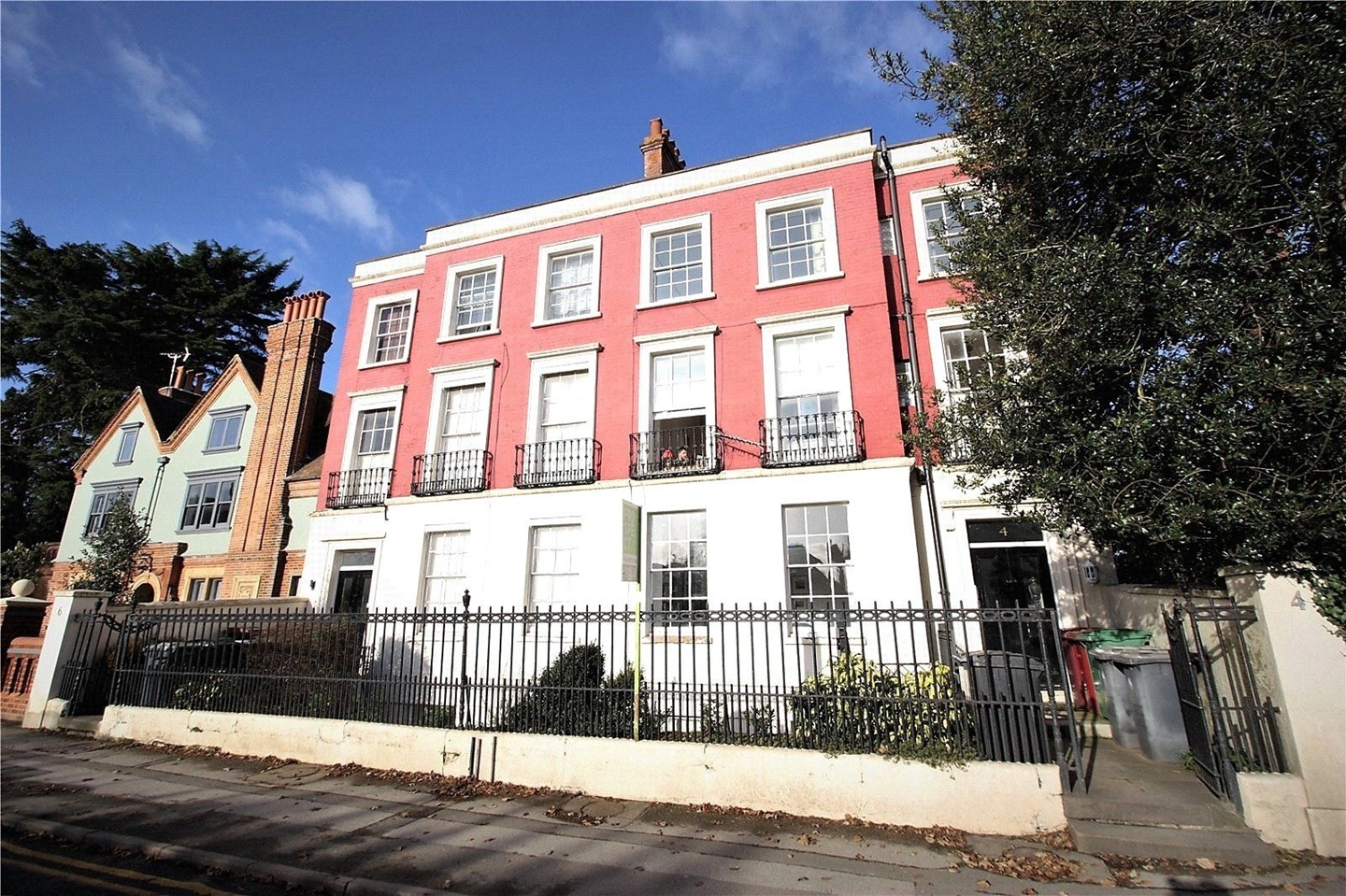 1 Bed Flat, Bath Road, RG1