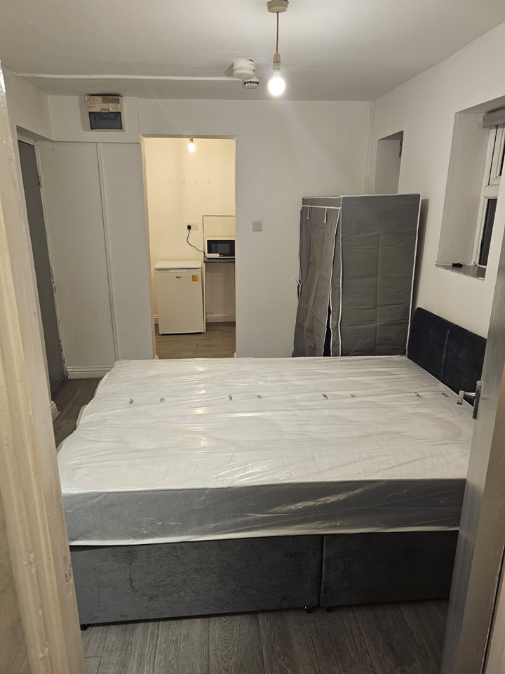 Studio Flat, Derby Road, L20 photo 2