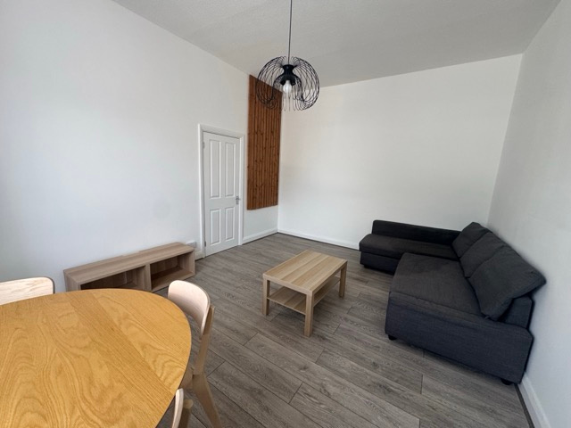1 Bed Flat, Talgarth Road, W14 photo 2