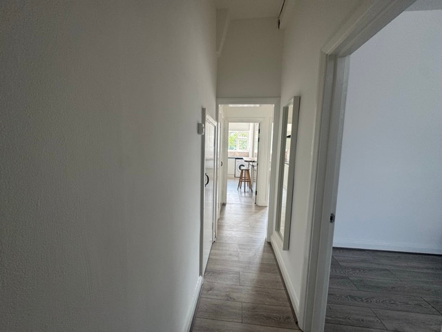 1 Bed Flat, Talgarth Road, W14 photo 4