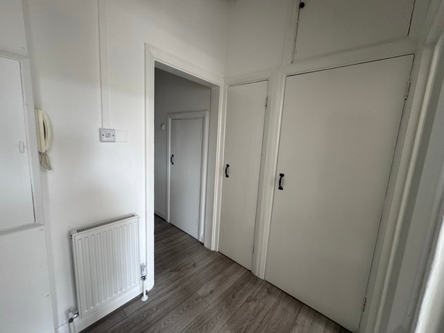 1 Bed Flat, Talgarth Road, W14 photo 3
