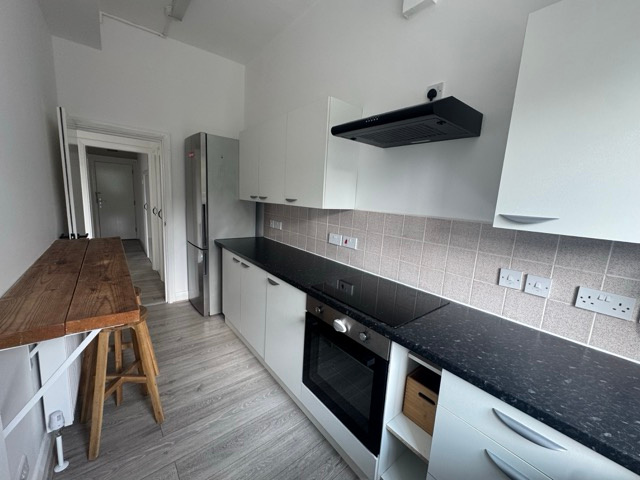 1 Bed Flat, Talgarth Road, W14 photo 5