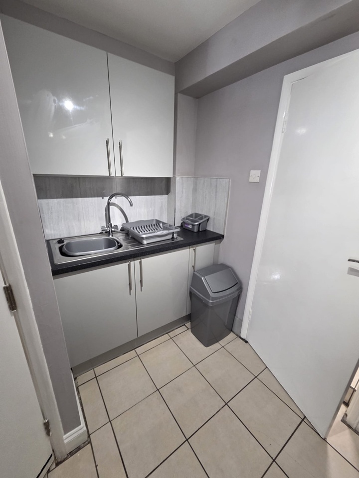 Studio Flat, Montpelier Road, BN1 photo 3