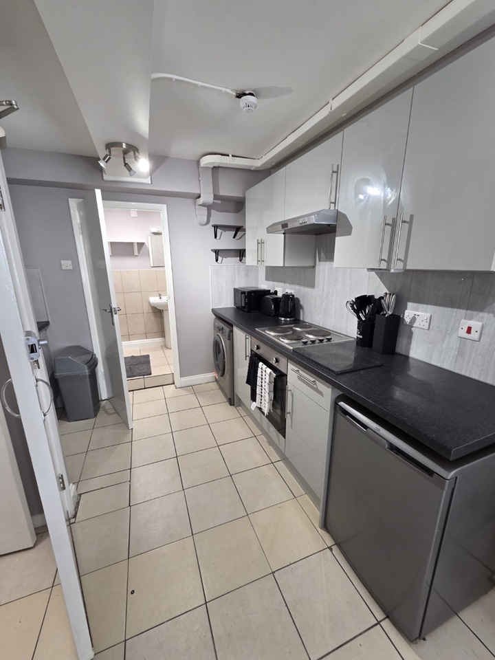 Studio Flat, Montpelier Road, BN1 photo 2