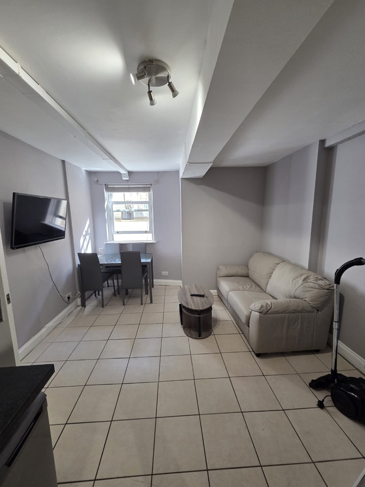 Studio Flat, Montpelier Road, BN1