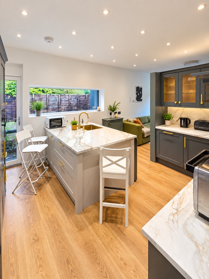 2 Bed Flat, Kersal Road, M25 photo 2