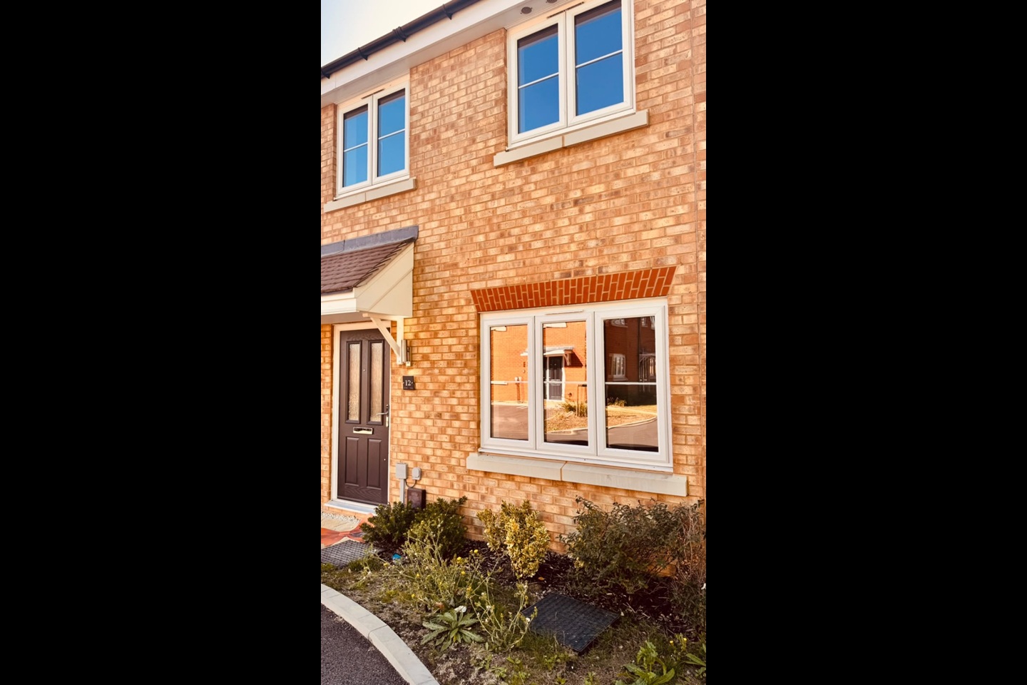 3 Bed Semi-Detached House, Monk Crescent, OX14