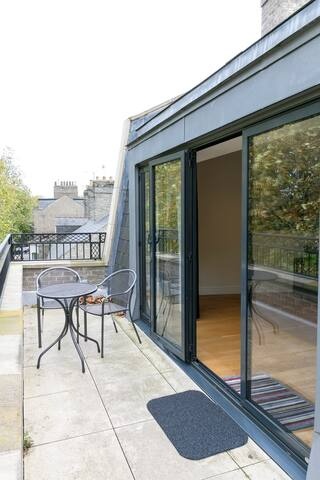 2 Bed Penthouse, Hobbs House, CB2 photo 3