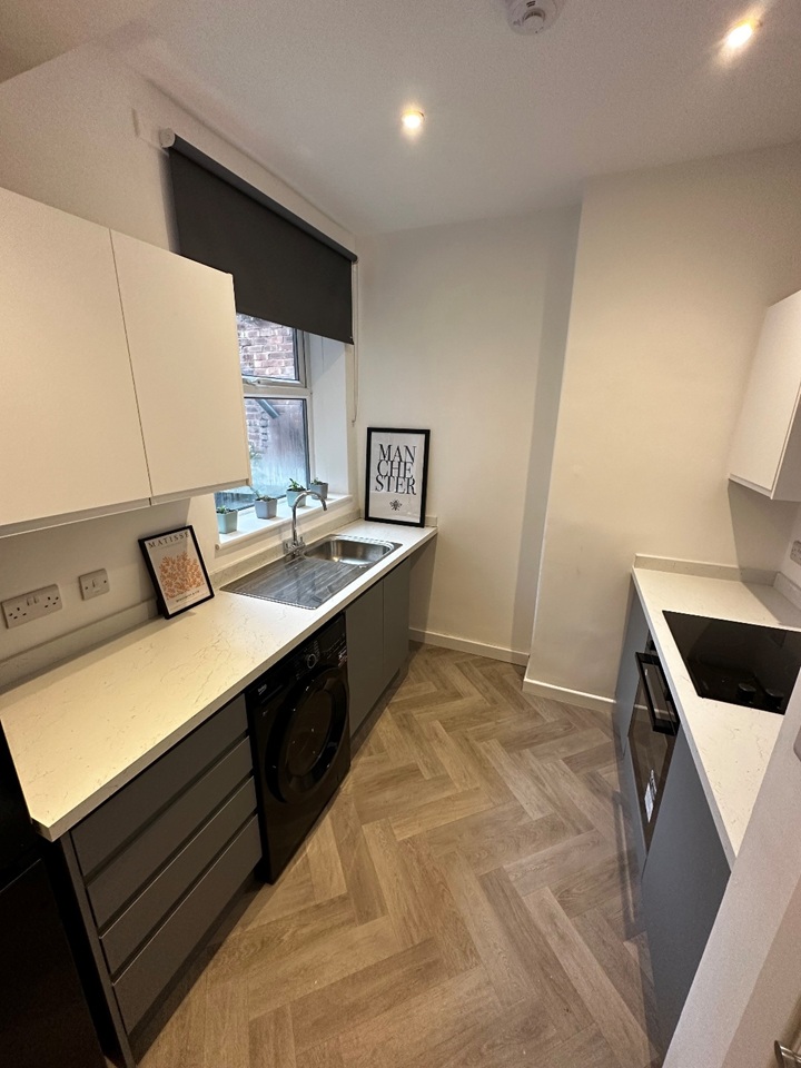 1 Bed Flat, Milton Grove, M16 photo 4