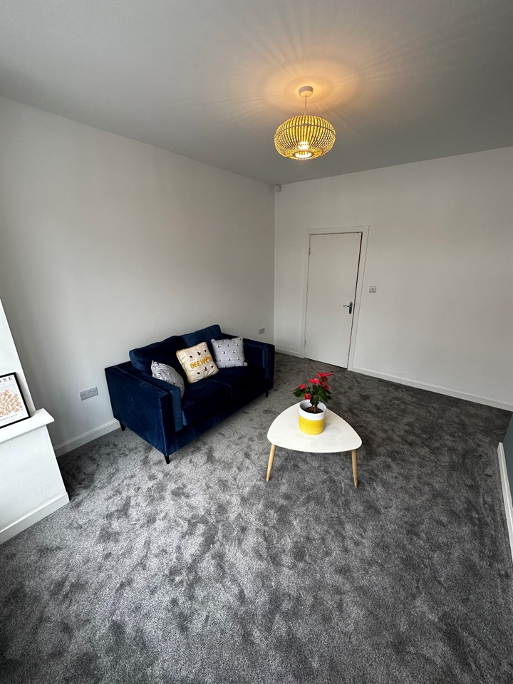 1 Bed Flat, Milton Grove, M16 photo 3