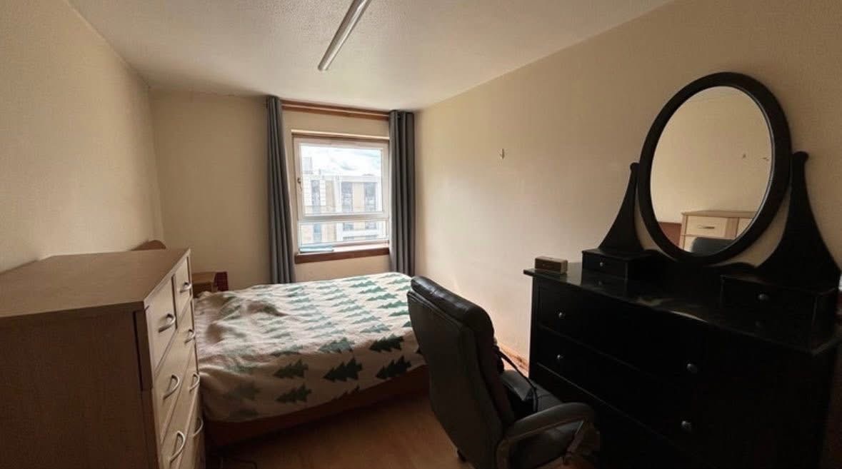 Room in a Shared Flat, Taylor Place, G4