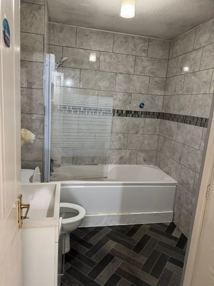 Room in a Shared Flat, Melton Road, M8 photo 4