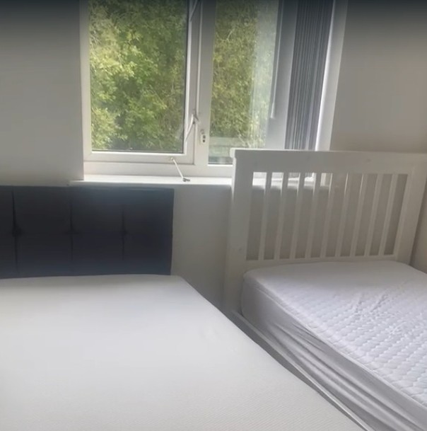 Room in a Shared Flat, Melton Road, M8