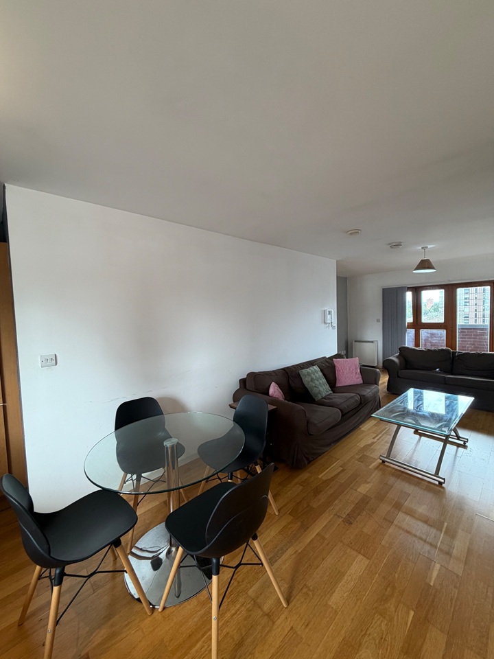 2 Bed Flat, Corporation St, M4 photo 3
