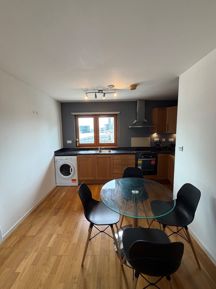 2 Bed Flat, Corporation St, M4 photo 2