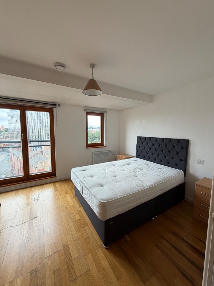 2 Bed Flat, Corporation St, M4 photo 5